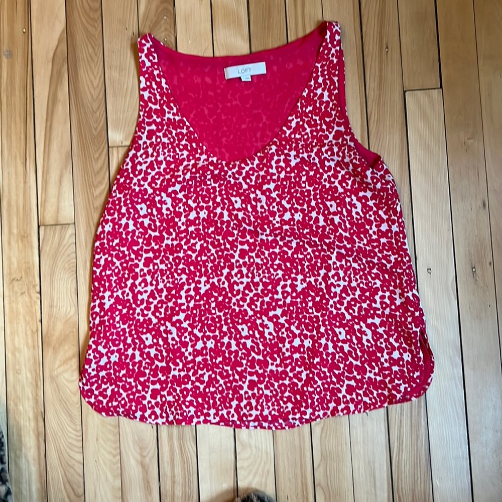 Very pretty Pink flowy tank